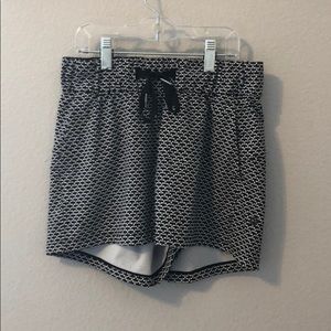 Lululemon On the Fly Size 2 shorts